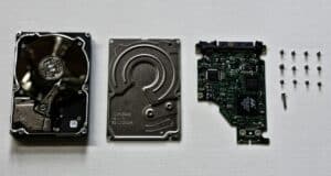 bruce-hong-0RyLIf84mXU-unsplash Taking apart a hard drive